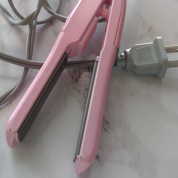 Nano Titanium by Babyliss Pro 1/2" Ceramic Straightening Iron - Travel Size! - Picture 12 of 12